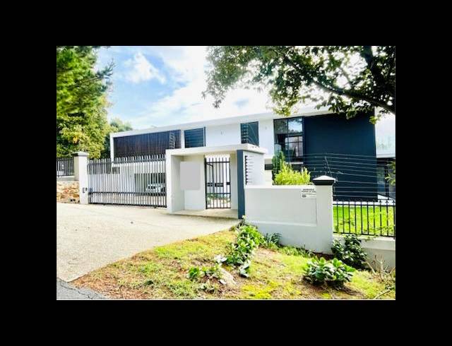 4 BEDROOM PROPERTY TO RENT IN CONSTANTIA